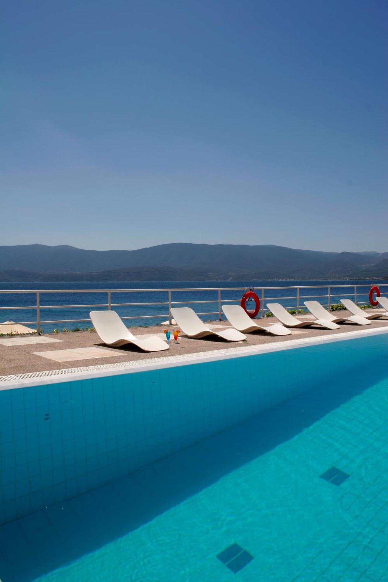 Kalamaki Beach Resort Istmia Exterior foto